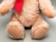 Steiff-Teddy mit Knopf im Ohr