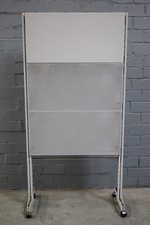 USM Haller Display Prospekt-Regal 3x Schrägtablar Magnettafel Trennwand + Rollen