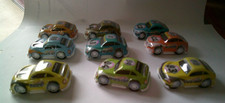 9 Spielzeug Autos