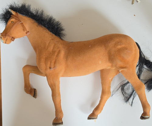 Pferd aus kunststoff braun - pferd, kunststoff,
