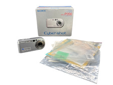 Sony Cybershot DSC P200  Digitalkamera Digicam Silber 7.2 MP in OVP Zustand gut