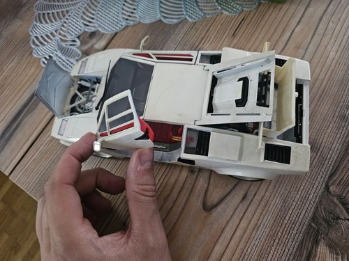 Lamborghini countach 1988 - lamborghini, 1/18