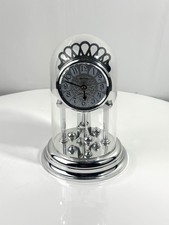 Pendeluhr mit Glaskuppel -