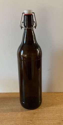 Leere bierflasche mit - bierflasche,