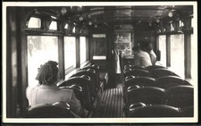 Fotografie Alan B. Cross, Horsham, Innenansicht eines englischen Busses 