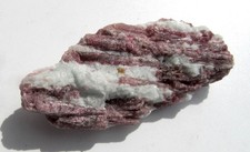 Roter Turmalin in Quarz