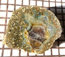 Grüner Mulde-Achat mit