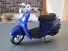 Verkaufe Modell Motorroller Vespa Yamaha - schönes Modell etwa 10 cm lang