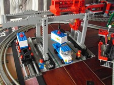 Lego Eisenbahn Trains 12V Containerverladung Verladestation Kran 7823 von 1986