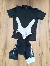 Radtrikot  und  Radhose  (