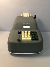 Olympia | 182-030 Antike Kurbel-Rechenmaschine | mit Schutzhülle #1