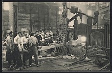 AK Bremen, Schiffsmaschinenschmiede d. Schiffswerft Weser, Fabrikarbeiter beim  