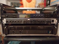 Mackie Endstufe mit Yamaha Reverb sowie Behringer Limiter im 19" Rack