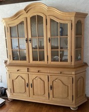 Vitrinenschrank Eiche massiv rustikal dreitürig, drei Schubladen