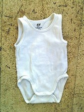 uni weißer ärmelloser Body Sommerbody Gr. 68 von H&M