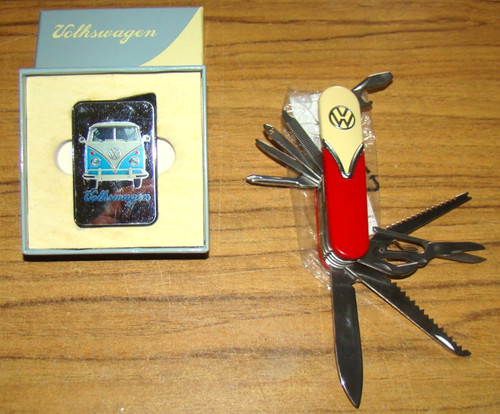 Feuerzeug und taschenmesser - und,