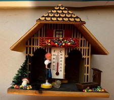 Wetterhaus mit Figuren