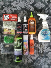 Turnier-Set Pleasure Mähnengummis Pflegespray Grooming Bag Ohrringe Kette Tasche