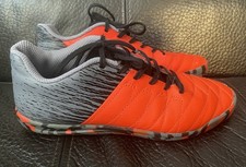 Kipsta Hallen Fußball Sportschuhe in Gr. 37 Grau/Rot