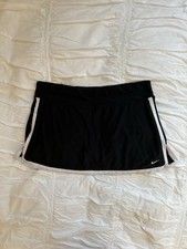Schwarz-weißen stretchy Nike 2000er Tennisrock mit einer eingenähter Shorts