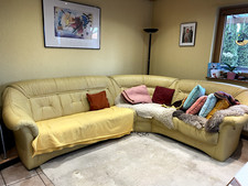 gemütliches Ecksofa in gelb