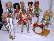 Barbie *Orchester* best. aus 8 Puppen - Mindestens 25 Jahre alt. Sammlerstück