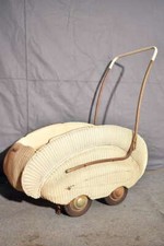 Wunderschöner antiker 50er Kinderwagen Geflecht Radkappen Fußstütze / Klappstang