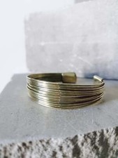 goldener Armreif aus Messing