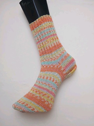 Handgestrickte socken mit - handgestrickte,