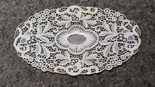 kleines Deckchen oval Plauener Spitze 46 x 26,5 cm