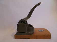 ANTIKER LOCHER , GUSSEISEN 