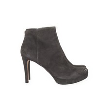 Pura Lopez, Stiefeletten