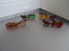 4 Alte Holz-Kutschen mit Pferden,  Seiffen Erzgebirge, 9,5 cm, um 1920, top