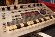 Roland MC-303 Sequencer