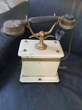 antikes helles Kurbeltelefon