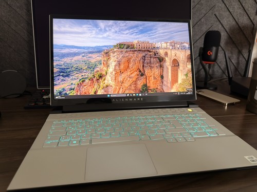 Dell alienware m17 3 - m17, r4,17.3