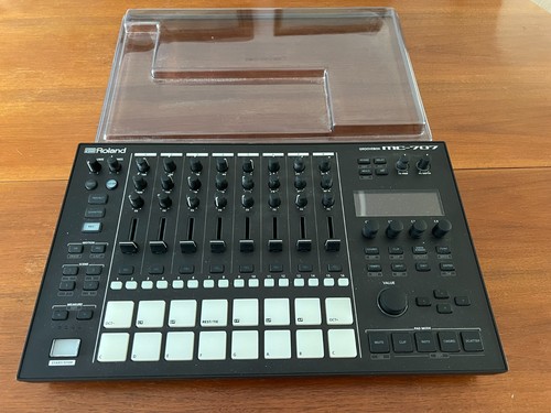 Roland 707 aira groovebox - roland, mc-707