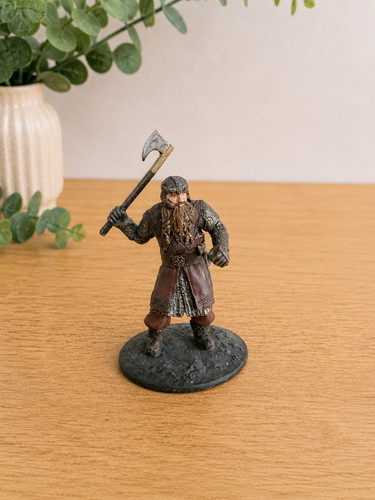 Gimli mit erhobener - , –