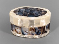 * KLEINE PERLMUTT SCHATULLE