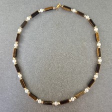 Edle Halskette mit Tigerauge und Perlen