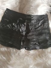 Schwarze sexy Kunstledershorts