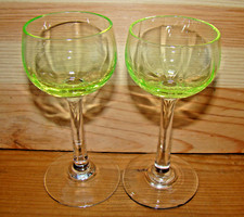 2x Uranglas Gläser 19 und