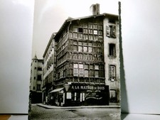 Macon (S.-et-L.) Maison de Bois. Alte AK s/w. Gebäudeansicht, Geschäfte, Straßen