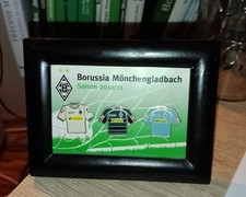 Borussia Mönchengladbach, 3 Trikot-PINs im Rahmen, Saison 2010/2011, gebraucht