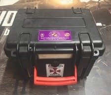 Resident Evil Virus Koffer Set mit Erste-Hilfe-Getränke, Spritze, Metall Muni