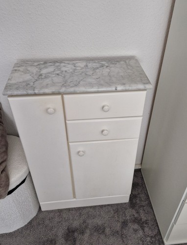 Schrank verkaufen - zu,
