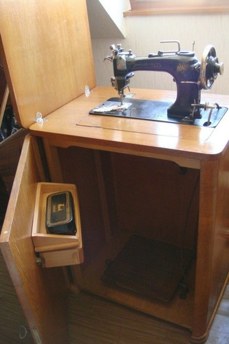Alte nähmaschine ur oma - alte, v.