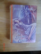 Madame Yvette  Im Licht der