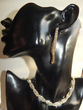 elegantes gedrehtes Collier