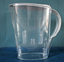 +++  BEHÄLTER FÜR WASSERFILTER BRITA + Filter, dig. Anzeige a.d. Deckel